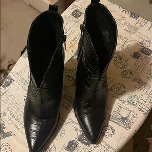 JESSICA SIMPSON                       Black Croc-Embossed Women's Boots